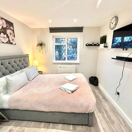 Heathrow Guest House - Oakway Feltham Dış mekan fotoğraf