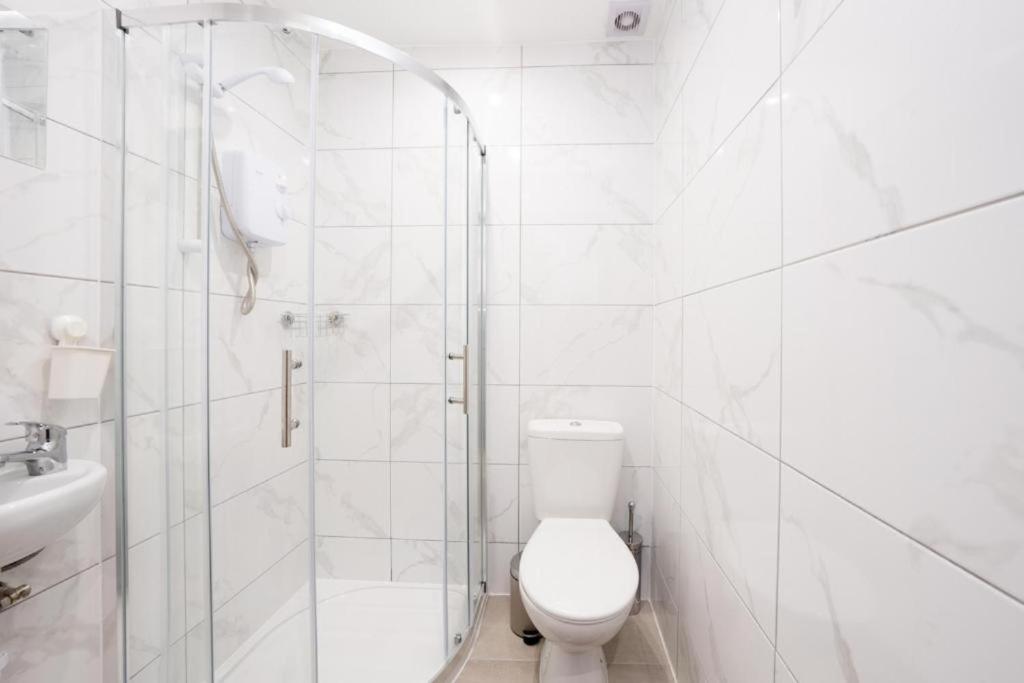 Heathrow Guest House - Oakway Feltham Dış mekan fotoğraf
