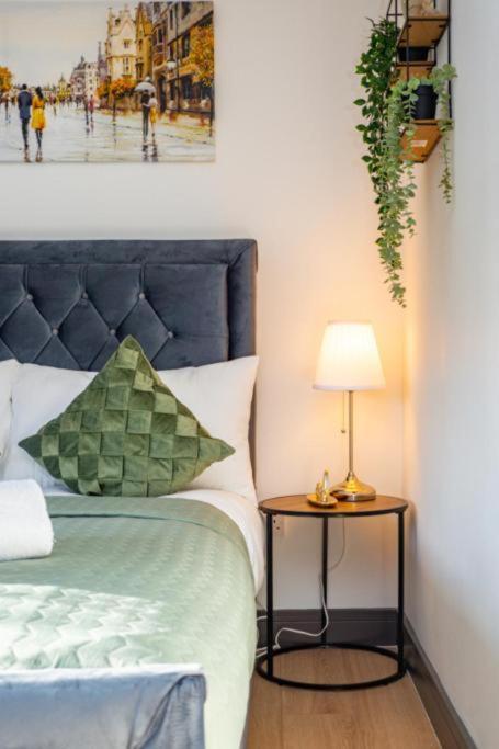 Heathrow Guest House - Oakway Feltham Dış mekan fotoğraf