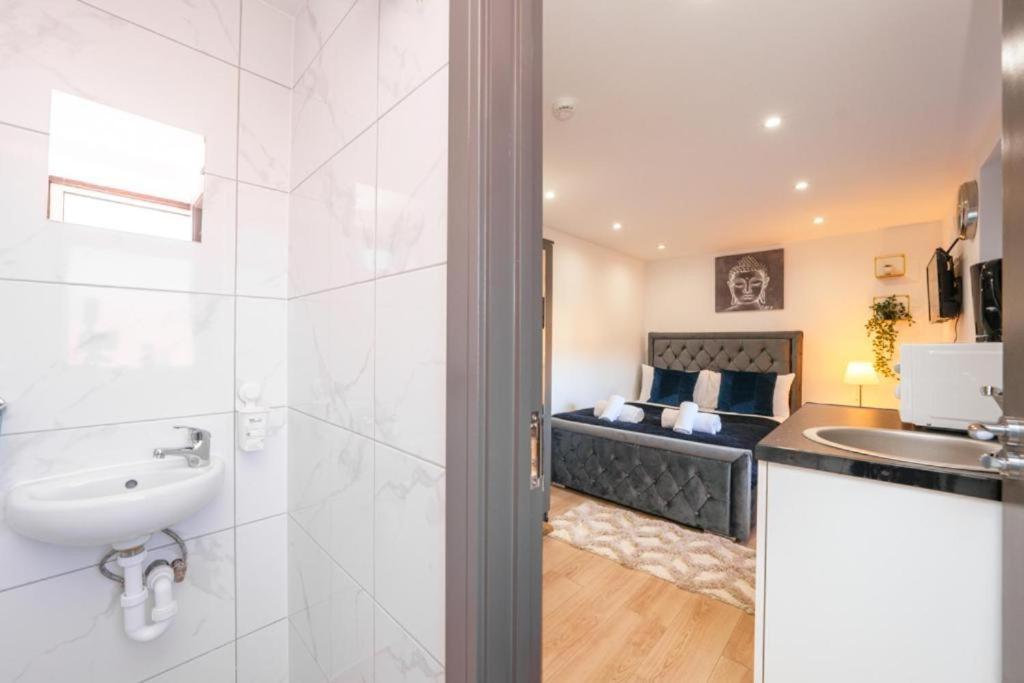 Heathrow Guest House - Oakway Feltham Dış mekan fotoğraf